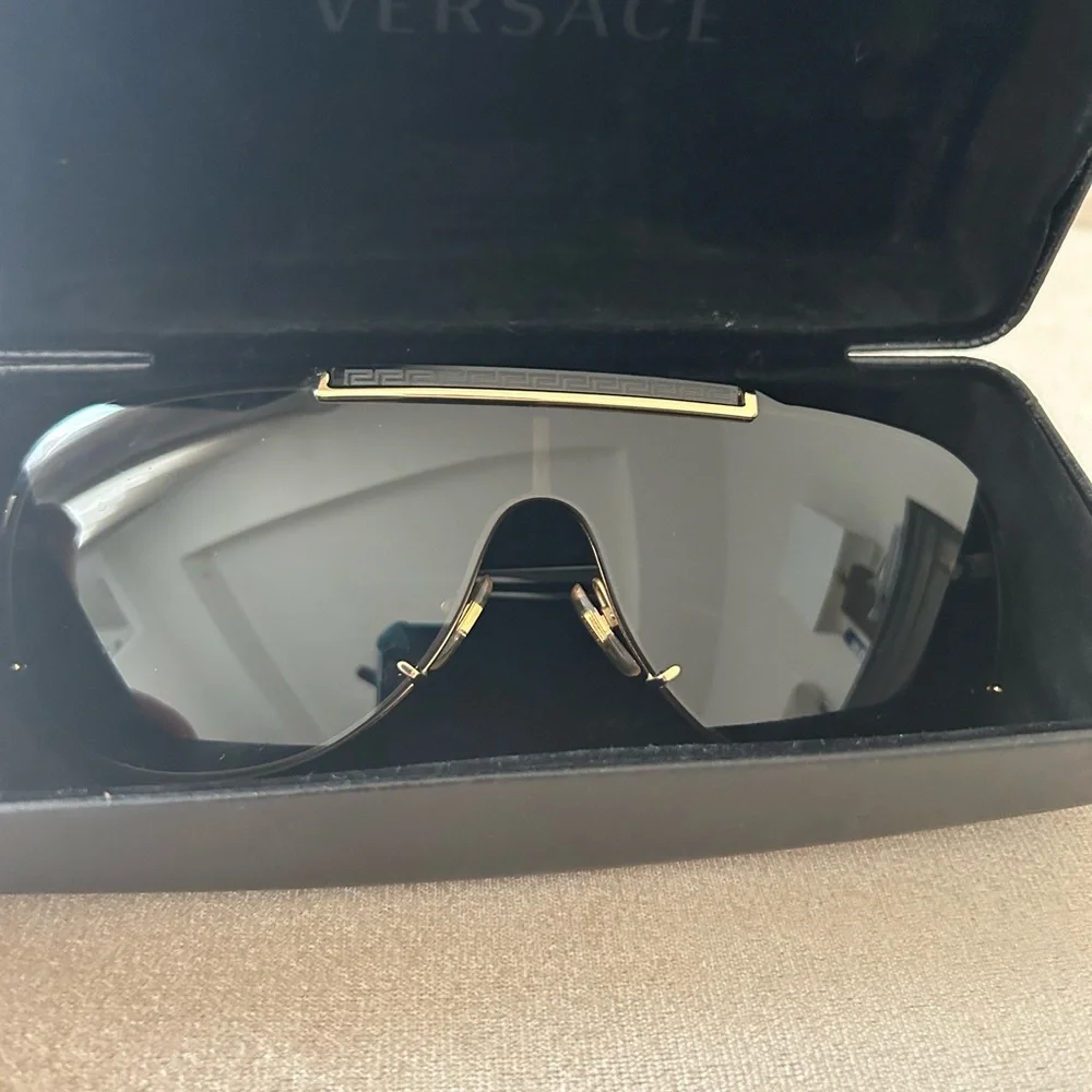 Versace sunglasses - Picture 7 of 8